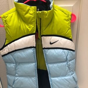 Nike child vest size large NWT